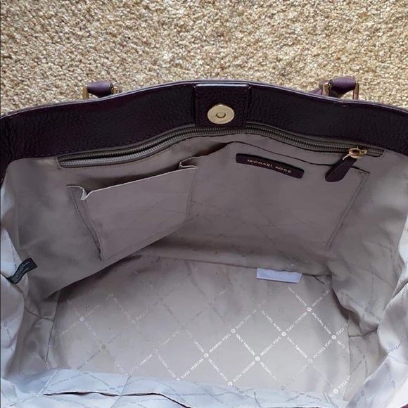 Merlot - Picture 2 of 2